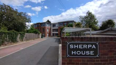 **  2 DOUBLE BEDS  **  Sherpa House, ADEYFIELD, Image 1