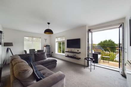 **  2 DOUBLE BEDS  **  Sherpa House, ADEYFIELD, Image 2