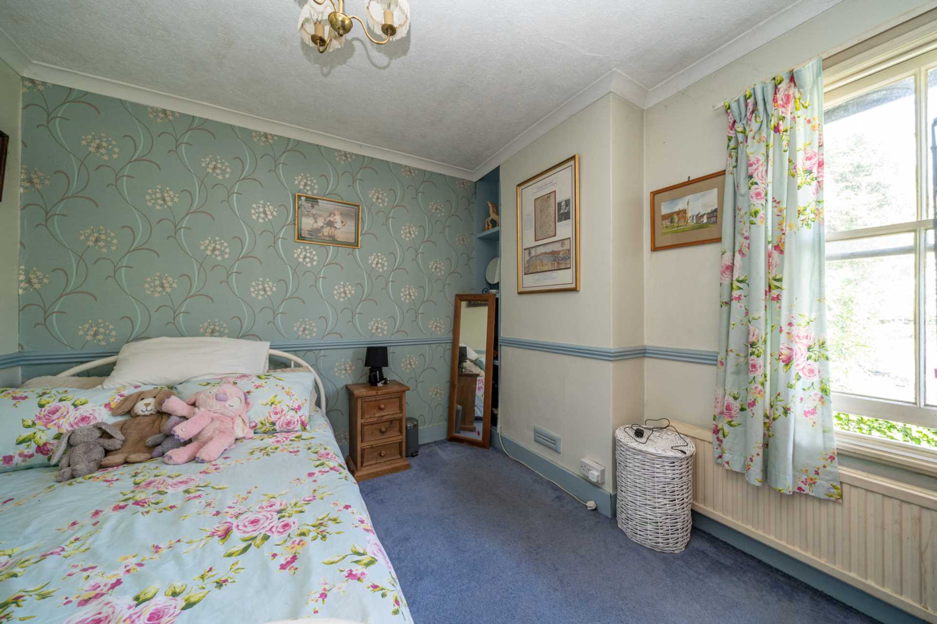 **  3 DOUBLE BED - OVER 1225 sqft  **  Lower Adeyfield Road, OLD TOWN, Image 11