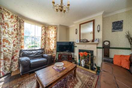 **  3 DOUBLE BED - OVER 1225 sqft  **  Lower Adeyfield Road, OLD TOWN, Image 2
