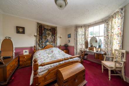 **  3 DOUBLE BED - OVER 1225 sqft  **  Lower Adeyfield Road, OLD TOWN, Image 7