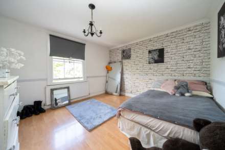 **  3 DOUBLE BED - OVER 1225 sqft  **  Lower Adeyfield Road, OLD TOWN, Image 8
