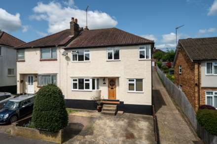 4 Bedroom Semi-Detached, West Valley Road, Manor Estate, Apsley