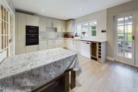 Grosvenor Terrace, Boxmoor, Image 4