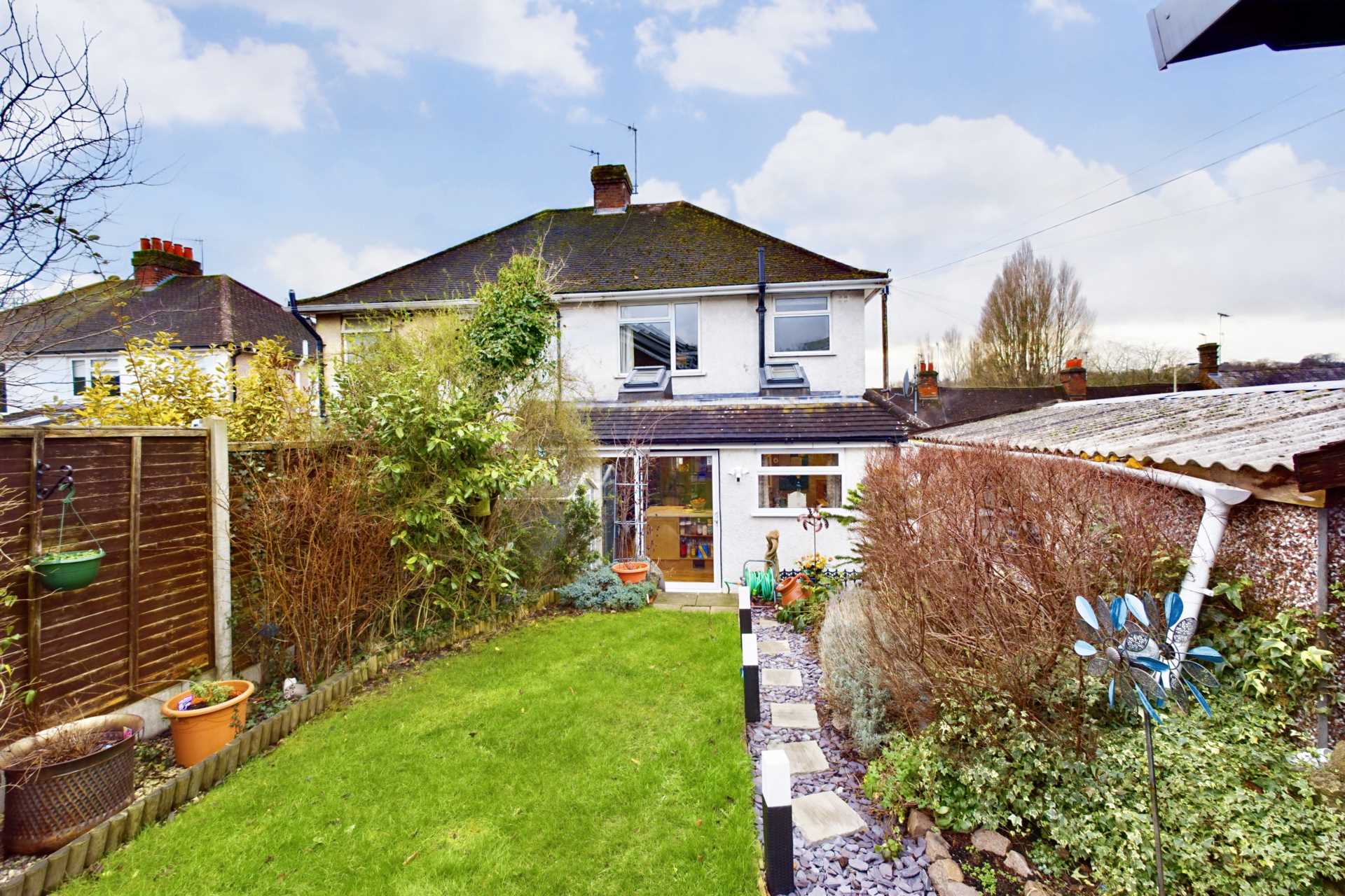 **  CHARACTER 3 BED WITH PARKING - SUMMER HOUSE - STUNNING GARDEN  **  Belswains Lane, HP3, Image 10