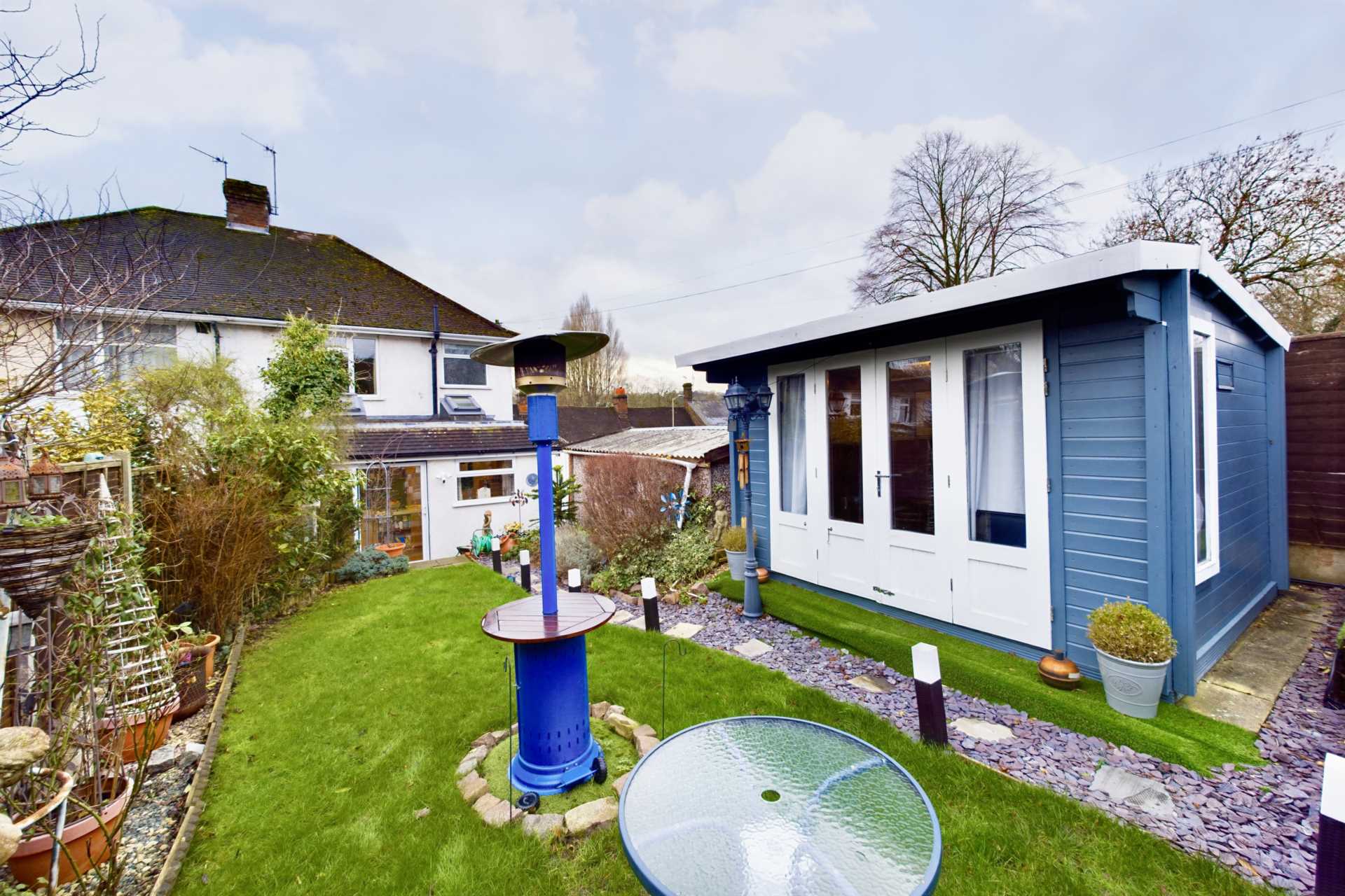 **  CHARACTER 3 BED WITH PARKING - SUMMER HOUSE - STUNNING GARDEN  **  Belswains Lane, HP3, Image 13