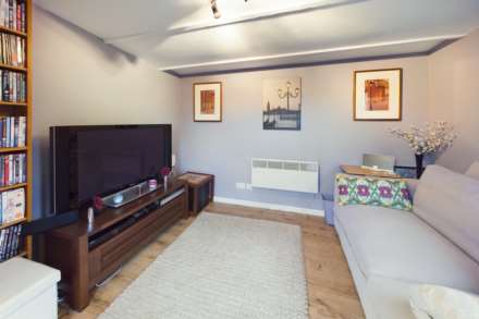 **  CHARACTER 3 BED WITH PARKING - SUMMER HOUSE - STUNNING GARDEN  **  Belswains Lane, HP3, Image 14