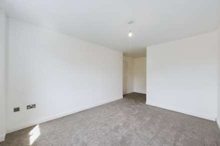 **  730 sqft - WITH PARKING  ** The Spires, TOWN CENTRE, Image 11