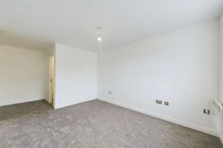**  730 sqft - WITH PARKING  ** The Spires, TOWN CENTRE, Image 9