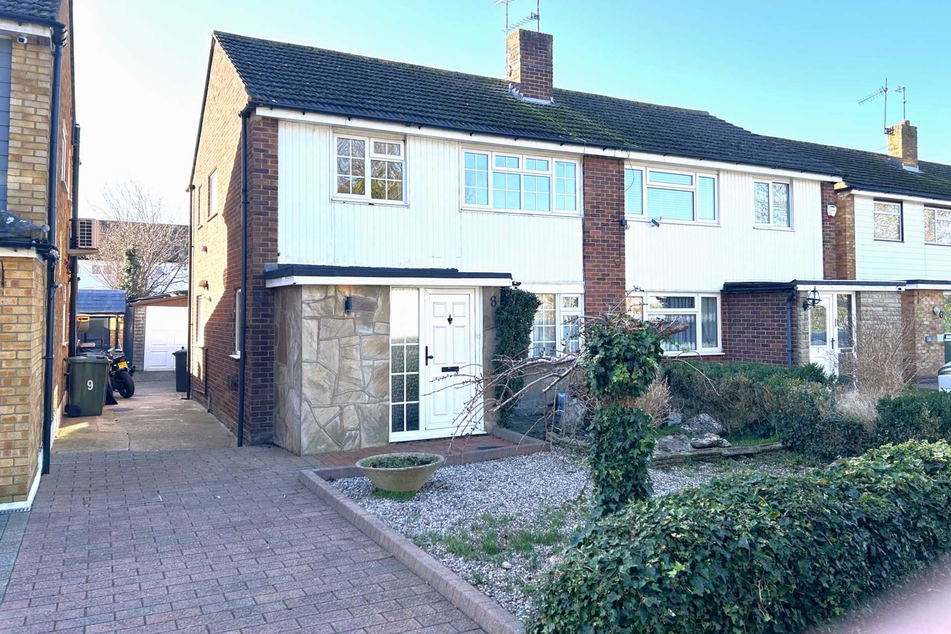 ** AUCTION  ** Stafford Close, CHESHUNT, Image 1