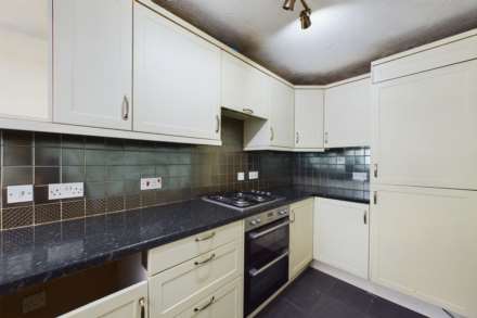 2 BED IN The Pastures, Fields End, HP1, Image 15