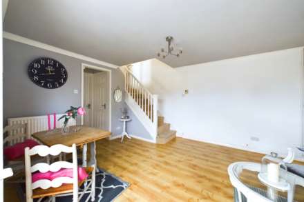 2 BED IN The Pastures, Fields End, HP1, Image 3
