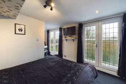 **  5 BED DETACHED  **  Little Catherells, HP1, Image 19