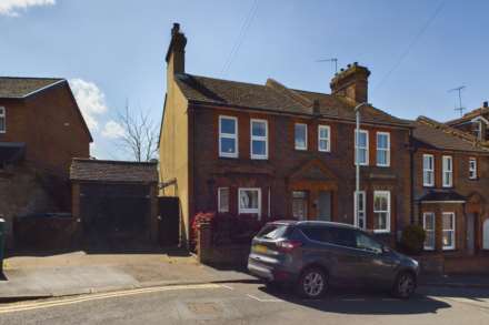 2 Bedroom End Terrace, Crescent Road, Old Town