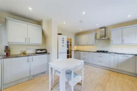 Crouchfield, Boxmoor, Image 4