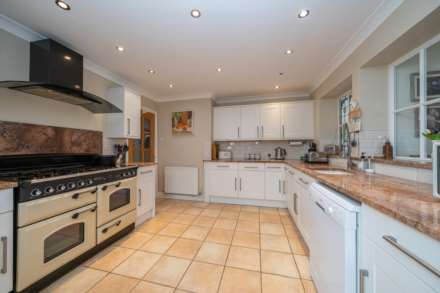 Tile Kiln Close, Leverstock Green, Image 7