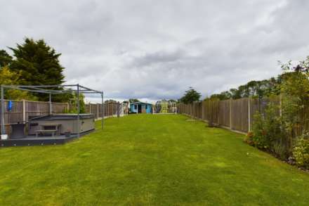 Green Lane, Bovingdon, Image 21