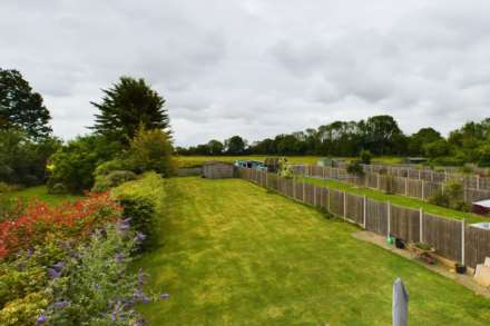 Green Lane, Bovingdon, Image 25