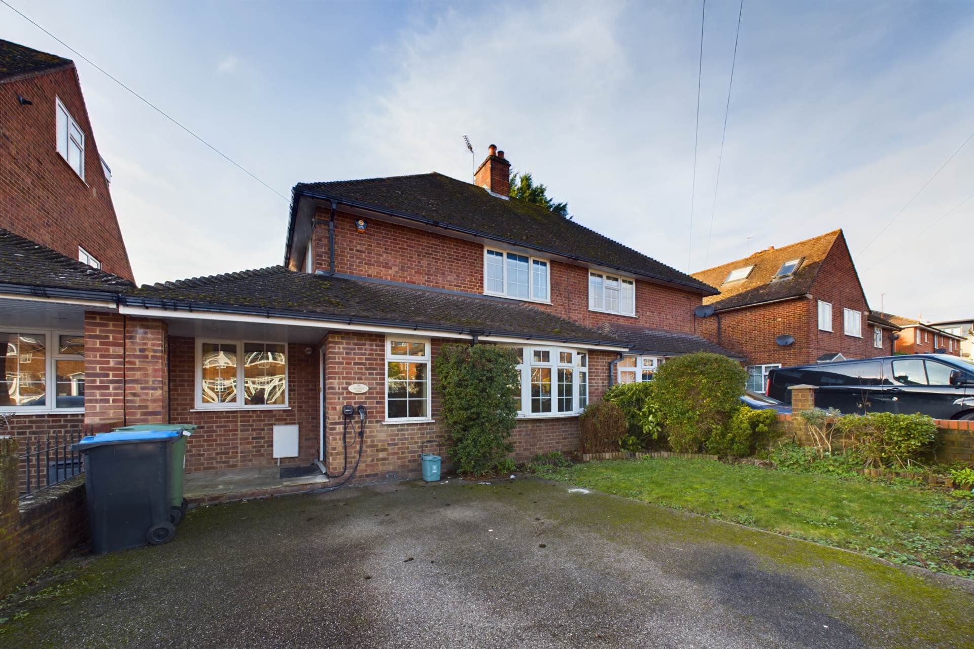 WELL PRESENTED 3 BED HOME WITH OFF-STREET PARKING & GARDEN, Image 1