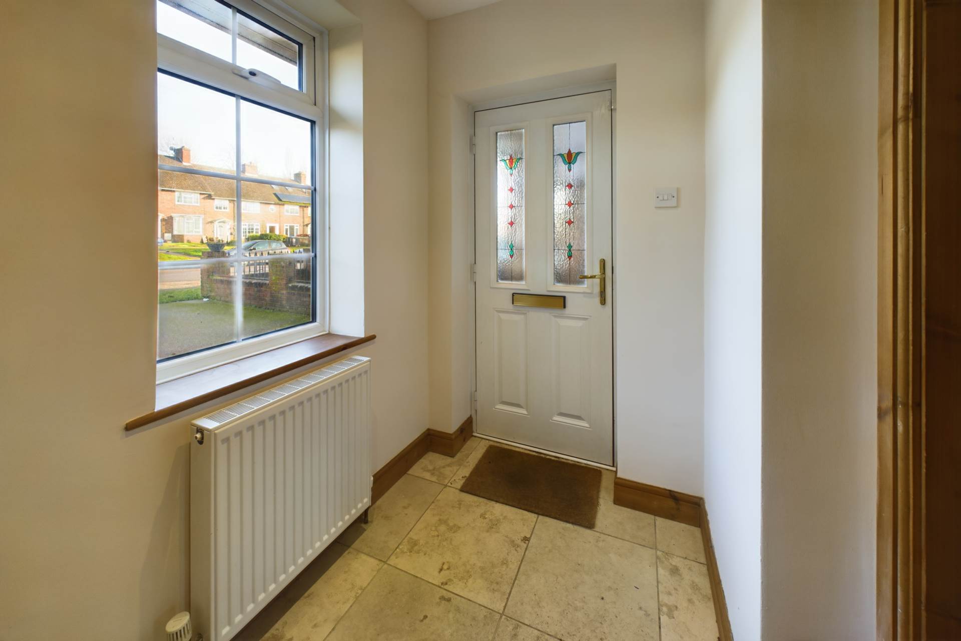 WELL PRESENTED 3 BED HOME WITH OFF-STREET PARKING & GARDEN, Image 2