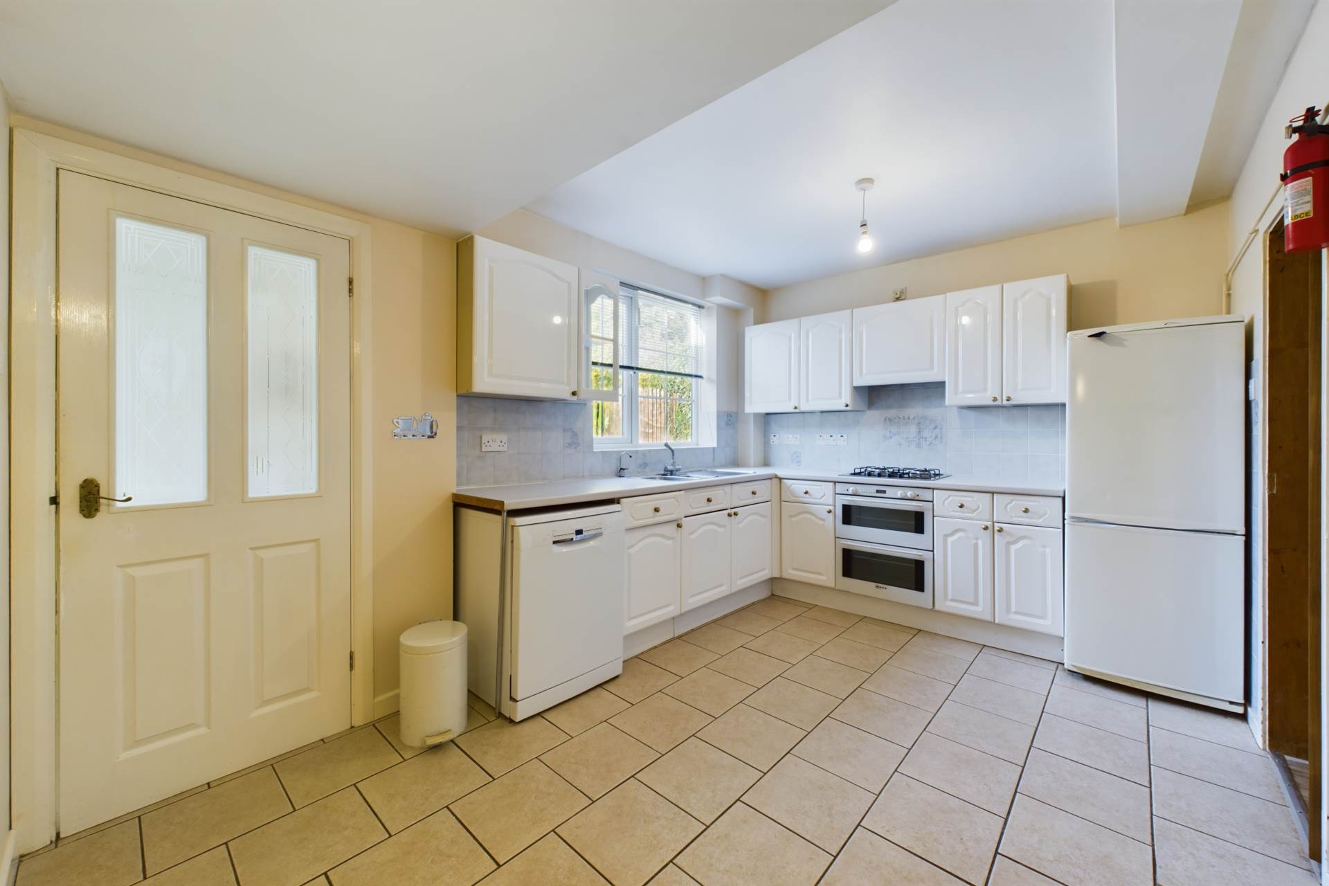 WELL PRESENTED 3 BED HOME WITH OFF-STREET PARKING & GARDEN, Image 4