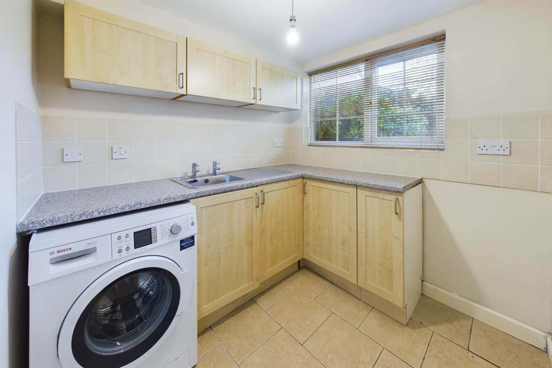 WELL PRESENTED 3 BED HOME WITH OFF-STREET PARKING & GARDEN, Image 8