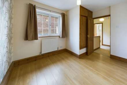 WELL PRESENTED 3 BED HOME WITH OFF-STREET PARKING & GARDEN, Image 11