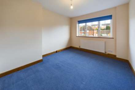 WELL PRESENTED 3 BED HOME WITH OFF-STREET PARKING & GARDEN, Image 12
