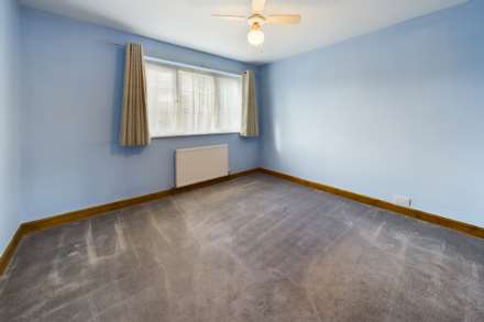 WELL PRESENTED 3 BED HOME WITH OFF-STREET PARKING & GARDEN, Image 13
