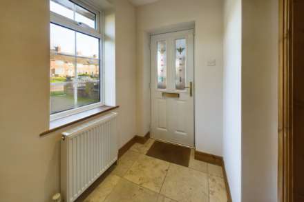 WELL PRESENTED 3 BED HOME WITH OFF-STREET PARKING & GARDEN, Image 2