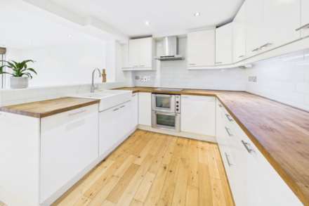 Two Waters Road, Apsley, Image 4