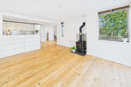 Two Waters Road, Apsley, Image 6
