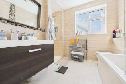 37 ADEYFIELD ROAD - 4 BED DETACHED -, Image 13