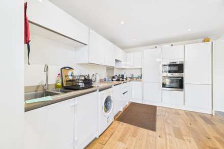 37 ADEYFIELD ROAD - 4 BED DETACHED -, Image 3
