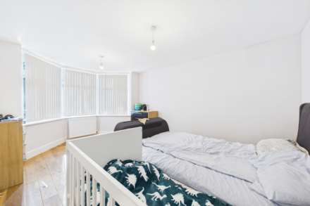 37 ADEYFIELD ROAD - 4 BED DETACHED -, Image 8