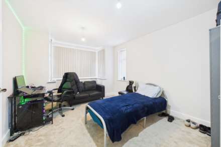 37 ADEYFIELD ROAD - 4 BED DETACHED -, Image 9