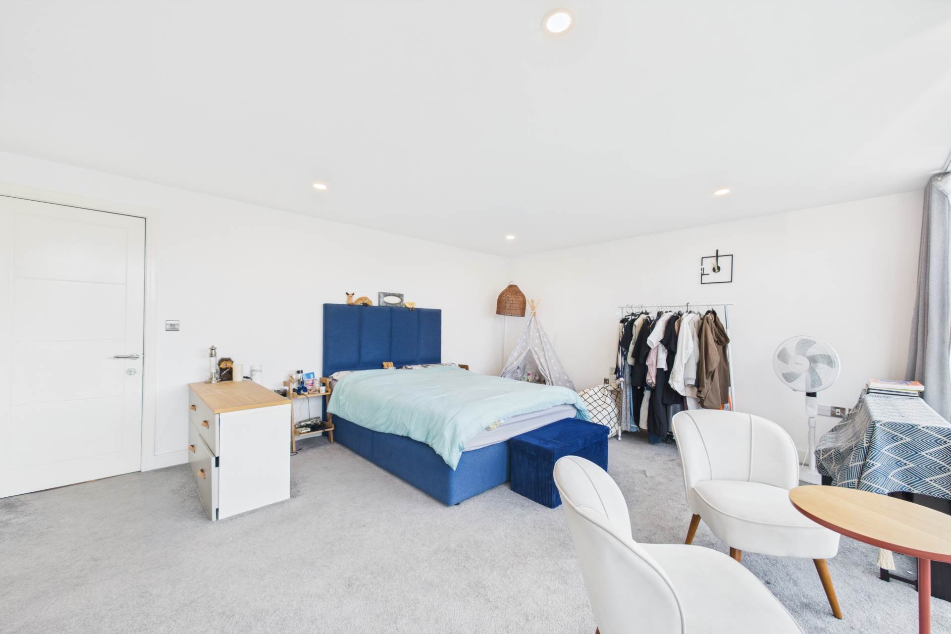 Swan Court, Town Centre, Image 12