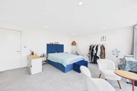 Swan Court, Town Centre, Image 12