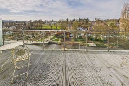 Swan Court, Town Centre, Image 17