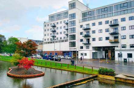 Swan Court, Town Centre, Image 20