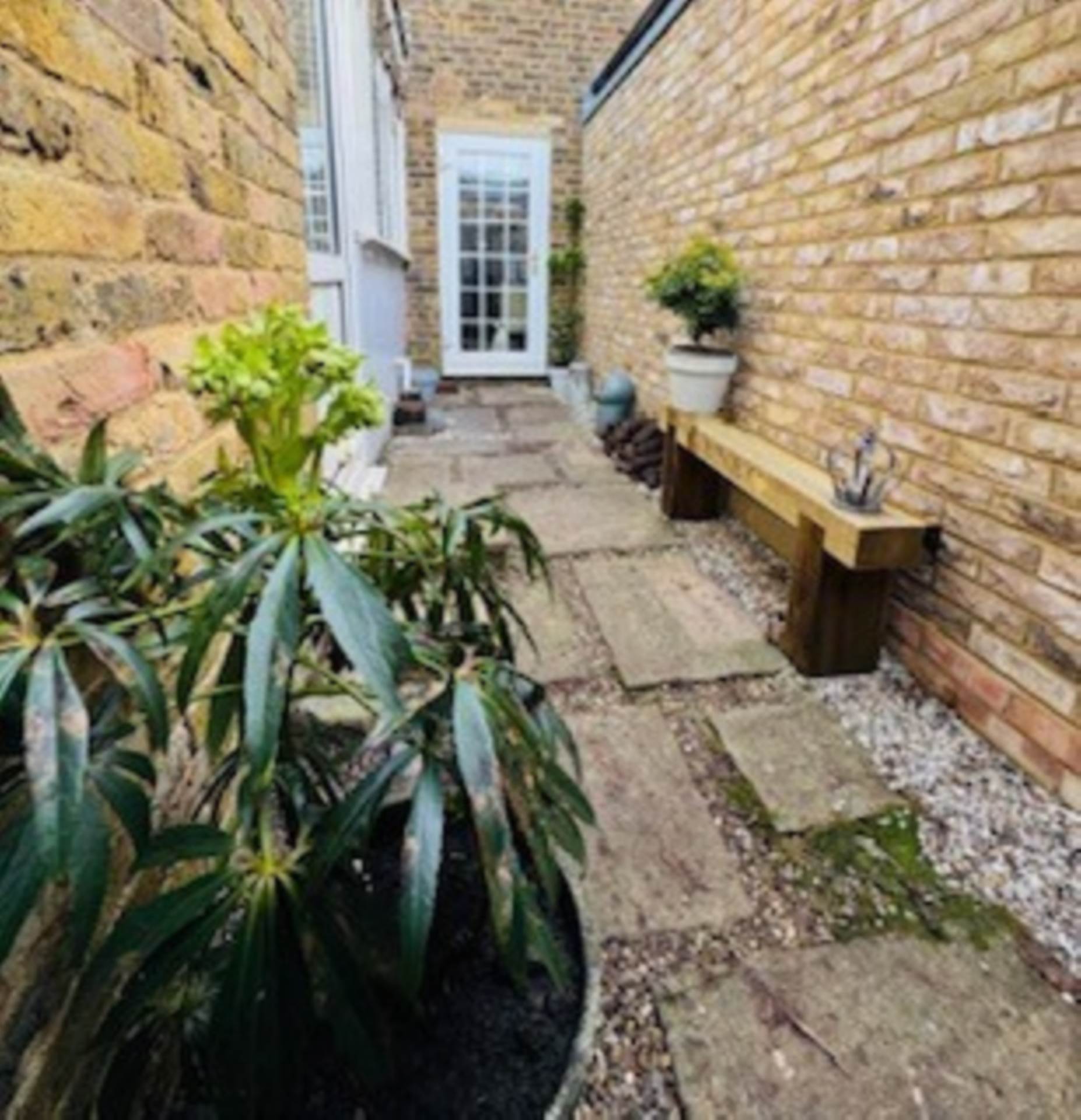 Green Lane, BOVINGDON, Image 18