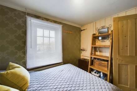 Green Lane, BOVINGDON, Image 16