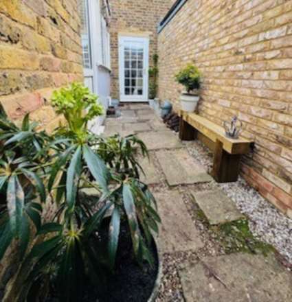 Green Lane, BOVINGDON, Image 18