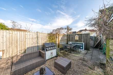 Green Lane, BOVINGDON, Image 19