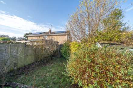 Green Lane, BOVINGDON, Image 21