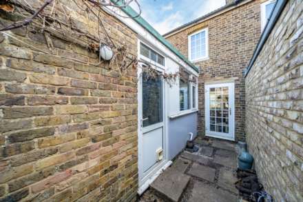Green Lane, BOVINGDON, Image 23