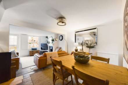 Green Lane, BOVINGDON, Image 3