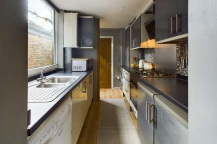 Green Lane, BOVINGDON, Image 8
