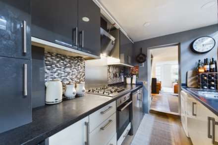 Green Lane, BOVINGDON, Image 9
