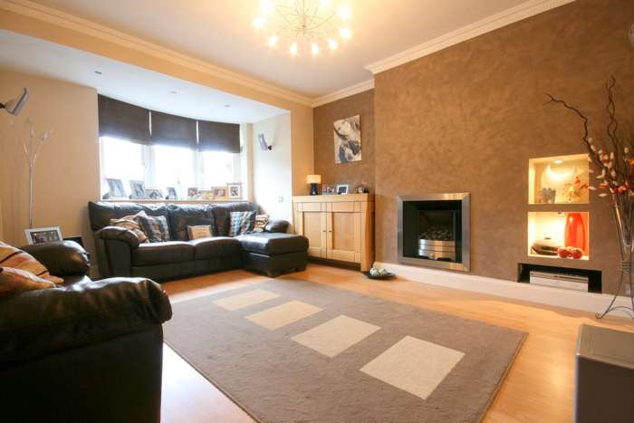 SUPERB 3 BED SEMI IN HEART OF BOXMOOR, Image 2